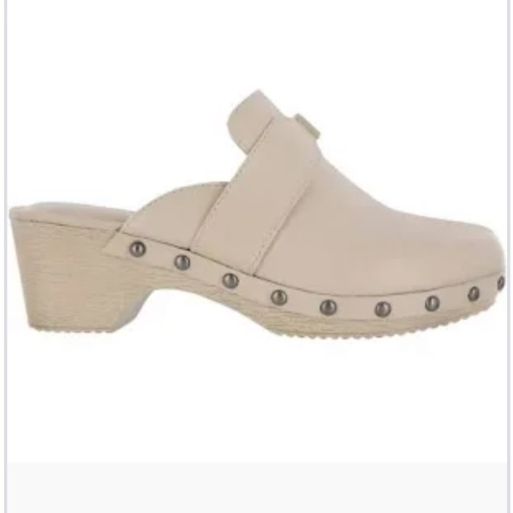 NIB MIA Jenifer bone clogs